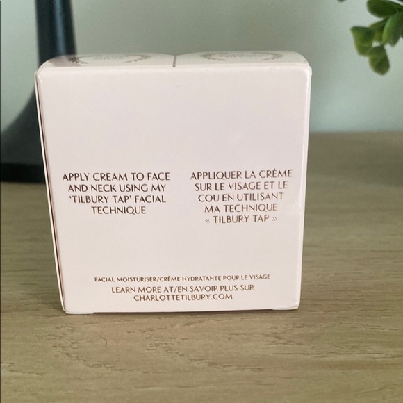 Charlotte Tilbury Magic Cream 1 oz - Picture 3 of 5